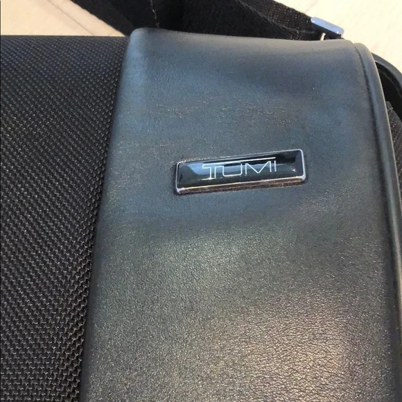 NWOTs tumi LXT Imagination messenger bag